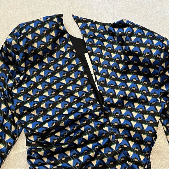 Abstract, silk long sleeve dress - Picture 4 of 5